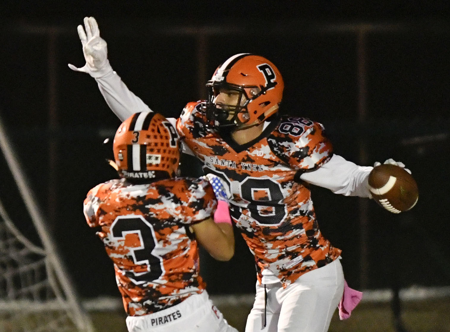 100518 SB SY football 11.jpg